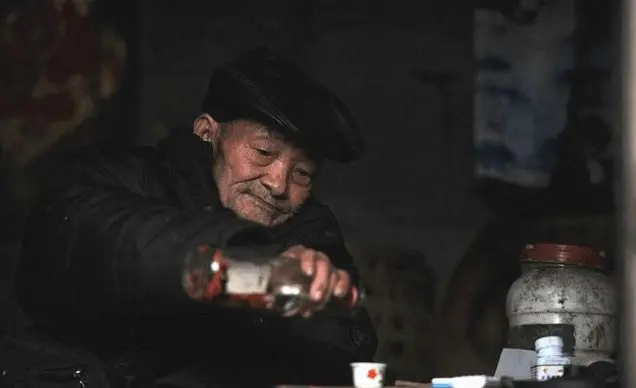 老酒故事|老爸我敬你一杯