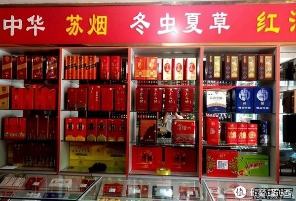 路边看似不起眼的烟酒店，实则在低调发大财，内里“套路”不少